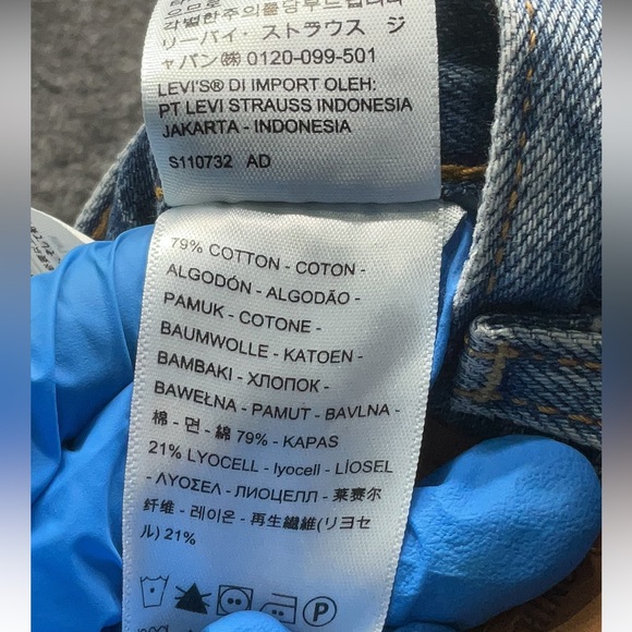 Levi’s Distressed Jeans - Picture 4 of 4